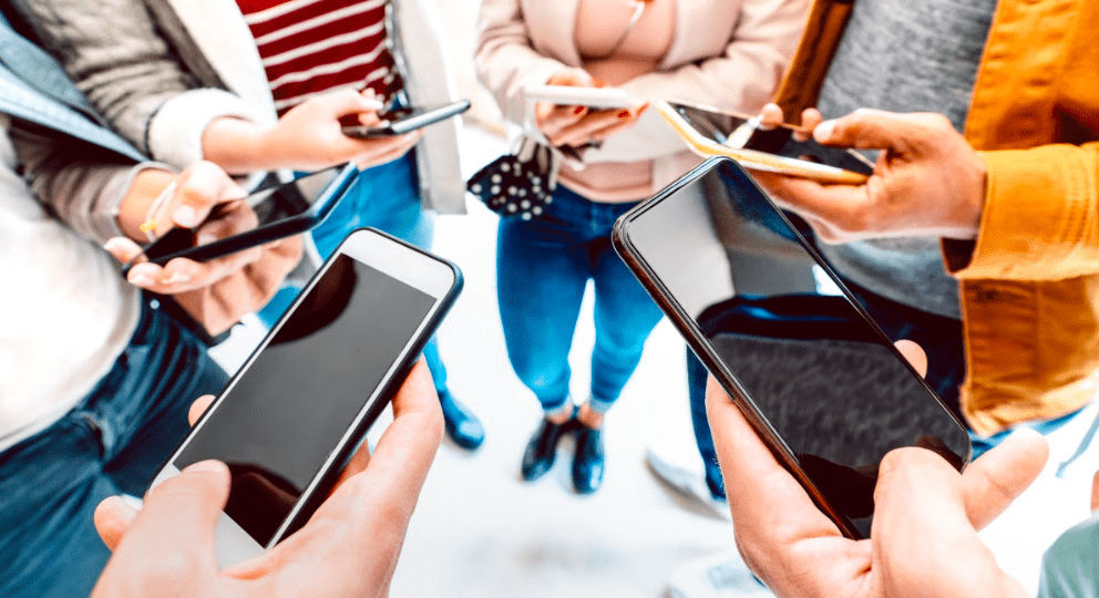 people on cell phones